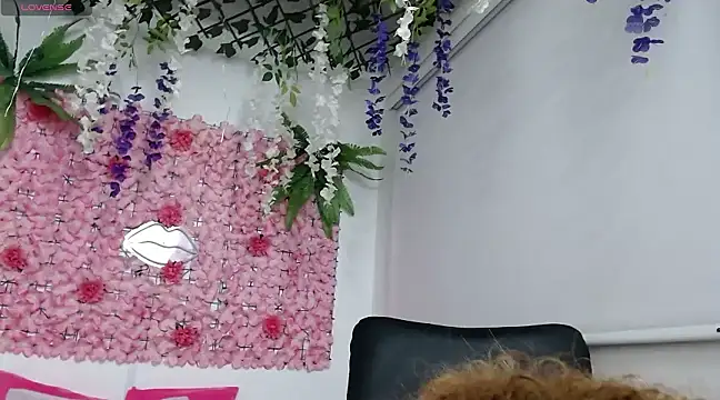 Snapshot of BLONDE_SEXYHOT chatting on February 10, 2025, 11:23 pm BLONDE SEXYHOT online show from February 10, 2025, 11:23 pm