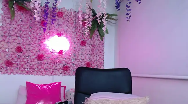 Snapshot of BLONDE_SEXYHOT chatting on February 15, 2025, 12:54 pm BLONDE SEXYHOT online show from February 15, 2025, 12:54 pm