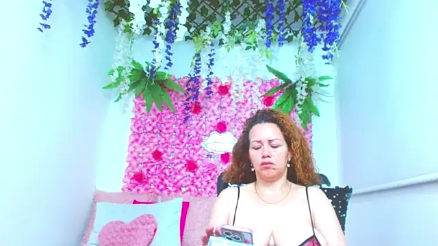 Snapshot of BLONDE_SEXYHOT chatting on October 6, 2025, 5:16 am BLONDE SEXYHOT online show from October 6, 2025, 5:16 am