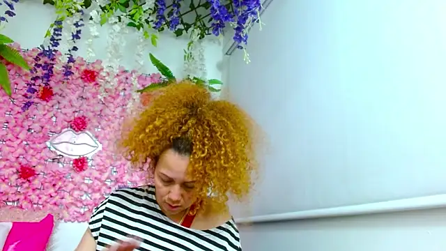 Snapshot of BLONDE_SEXYHOT chatting on October 9, 2025, 10:52 pm BLONDE SEXYHOT online show from October 9, 2025, 10:52 pm