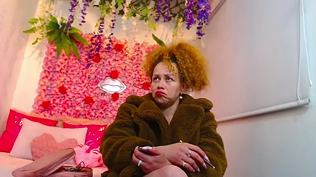 Snapshot of BLONDE_SEXYHOT chatting on October 17, 2025, 3:10 am BLONDE SEXYHOT online show from October 17, 2025, 3:10 am