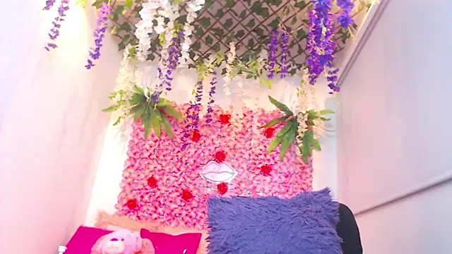 Snapshot of BLONDE_SEXYHOT chatting on November 3, 2025, 11:26 pm BLONDE SEXYHOT online show from November 3, 2025, 11:26 pm