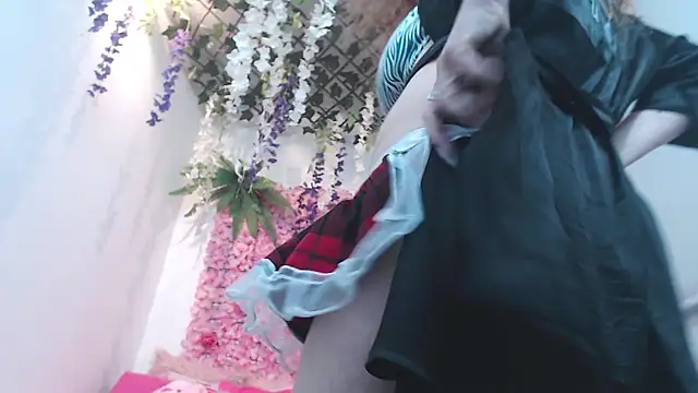 Snapshot of BLONDE_SEXYHOT chatting on November 4, 2025, 9:47 pm BLONDE SEXYHOT online show from November 4, 2025, 9:47 pm