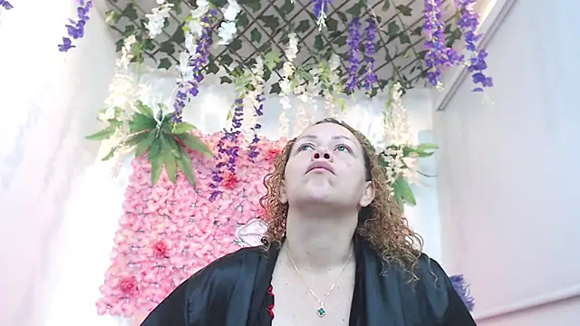 Snapshot of BLONDE_SEXYHOT chatting on November 13, 2025, 11:47 pm BLONDE SEXYHOT online show from November 13, 2025, 11:47 pm