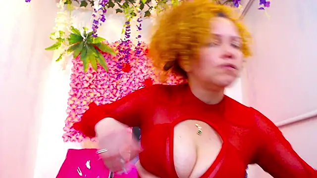 Snapshot of BLONDE_SEXYHOT chatting on November 15, 2025, 1:03 am BLONDE SEXYHOT online show from November 15, 2025, 1:03 am