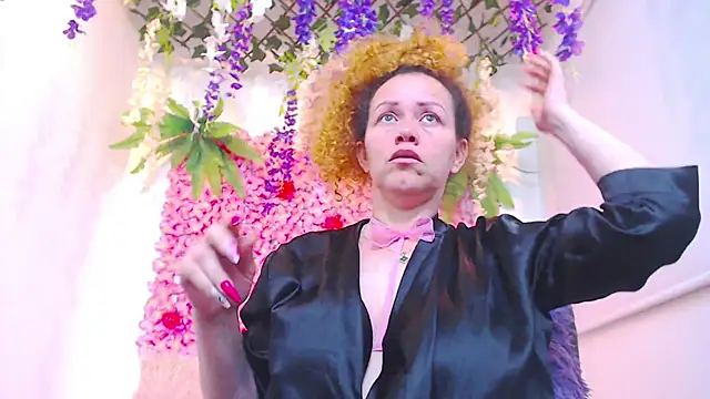 Snapshot of BLONDE_SEXYHOT chatting on November 28, 2025, 11:07 pm BLONDE SEXYHOT online show from November 28, 2025, 11:07 pm