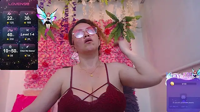 Snapshot of BLONDE_SEXYHOT chatting on January 6, 2026, 8:12 pm BLONDE SEXYHOT online show from January 6, 2026, 8:12 pm