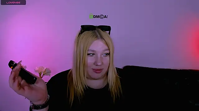 Snapshot of juli_kisss chatting on June 10, 2026, 10:25 am juli kisss online show from June 10, 2026, 10:25 am