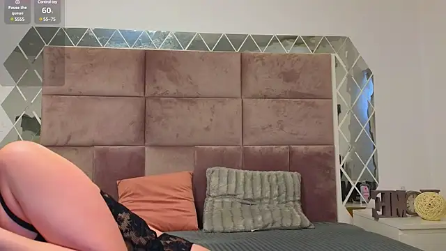 Snapshot of SweetScribe chatting on February 13, 2025, 6:41 am SweetScribe online show from February 13, 2025, 6:41 am