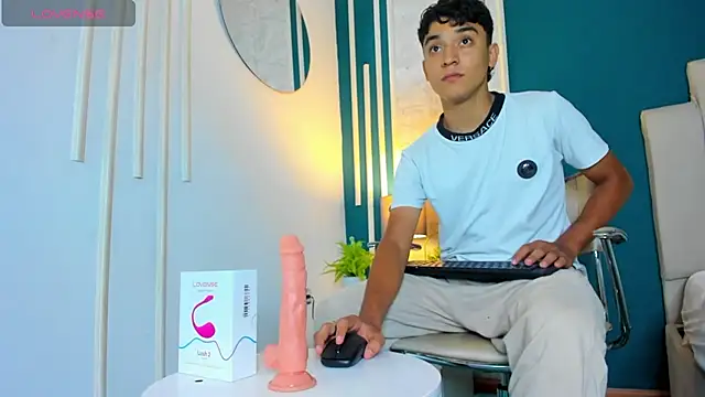 Snapshot of Austin_Cardieff chatting on January 8, 2025, 7:24 pm Austin Cardieff online show from January 8, 2025, 7:24 pm