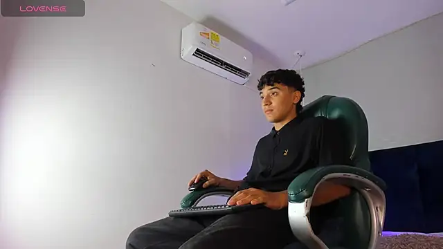 Snapshot of Austin_Cardieff chatting on January 26, 2025, 3:38 am Austin Cardieff online show from January 26, 2025, 3:38 am