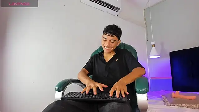 Snapshot of Austin_Cardieff chatting on January 26, 2025, 9:40 am Austin Cardieff online show from January 26, 2025, 9:40 am