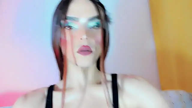 TatiGil online show from November 5, 2025, 12:49 pm