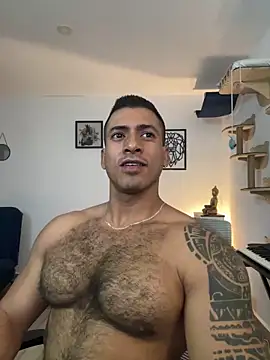 aaroncolombia online show from October 3, 2025, 10:51 pm