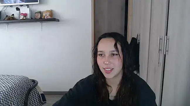 Skarlet Adams28 online show from December 3, 2024, 6:38 pm