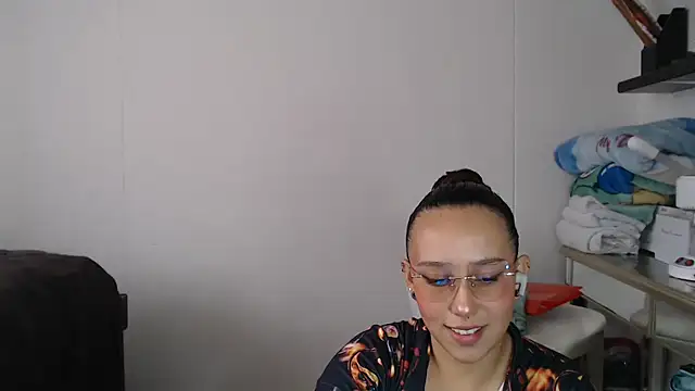 Skarlet Adams28 online show from February 13, 2025, 8:24 pm