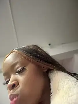 Snapshot of Thyana_LS chatting on February 2, 2025, 1:19 pm Thyana LS online show from February 2, 2025, 1:19 pm