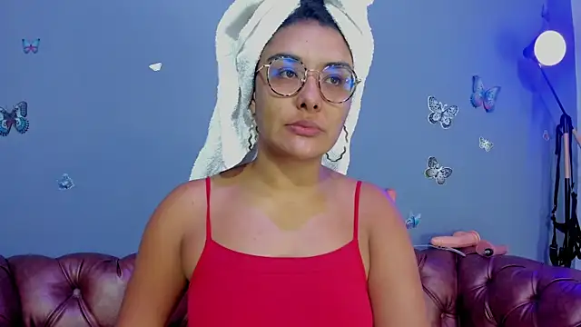 Kaira mosse online show from November 25, 2025, 11:43 am