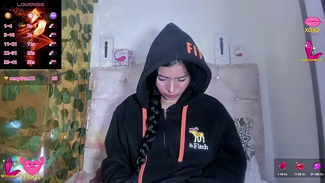 cristalconnorr online show from October 7, 2025, 6:05 pm