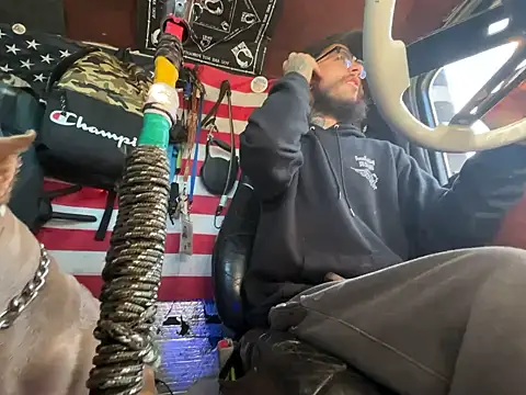 Snapshot of XMeF10 chatting on November 23, 2025, 3:23 pm XMeF10 online show from November 23, 2025, 3:23 pm