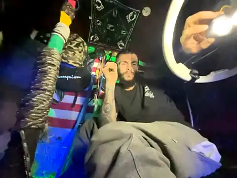 Snapshot of XMeF10 chatting on November 24, 2025, 10:26 am XMeF10 online show from November 24, 2025, 10:26 am