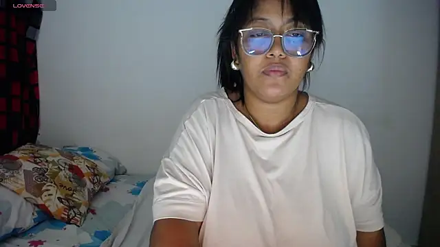 miajoseph  online show from November 4, 2025, 4:33 am