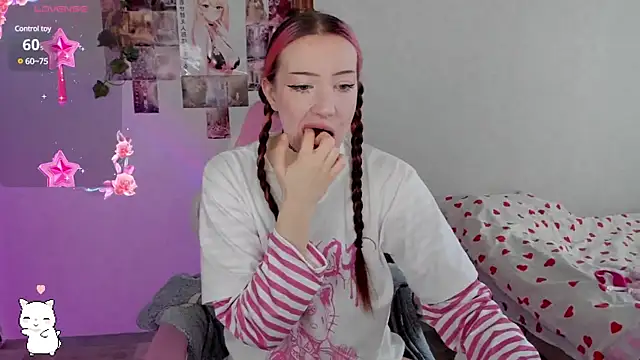 Snapshot of SweetieMollyy chatting on March 18, 2025, 8:14 am SweetieMollyy online show from March 18, 2025, 8:14 am