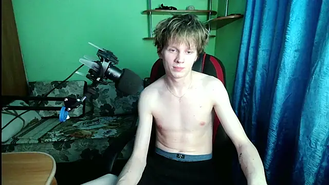 fameboyboo online show from December 4, 2025, 6:27 pm