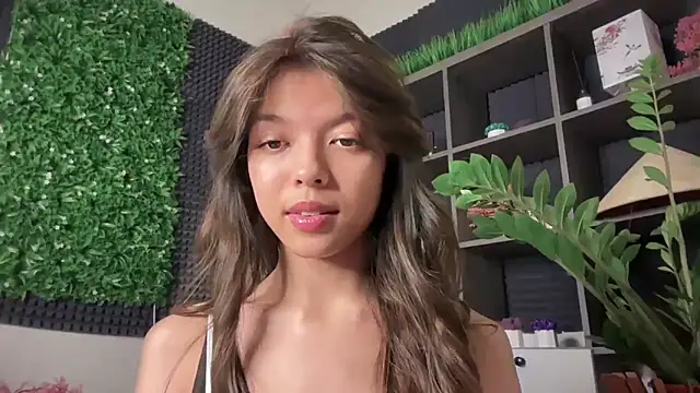 Snapshot of DesiredHoney chatting on October 11, 2025, 3:43 pm DesiredHoney online show from October 11, 2025, 3:43 pm