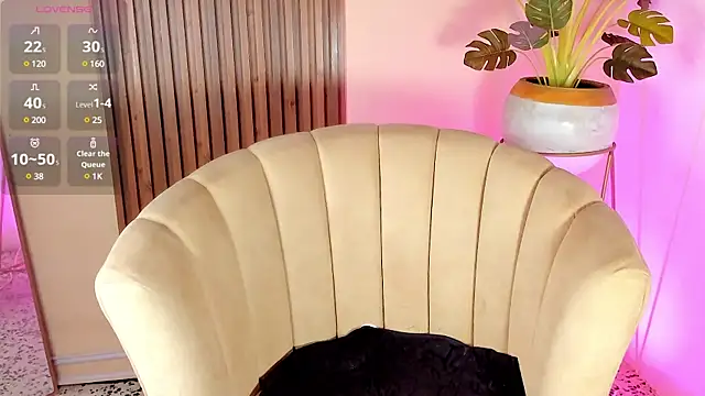 Snapshot of kenayfox chatting on February 27, 2025, 4:41 am kenayfox online show from February 27, 2025, 4:41 am