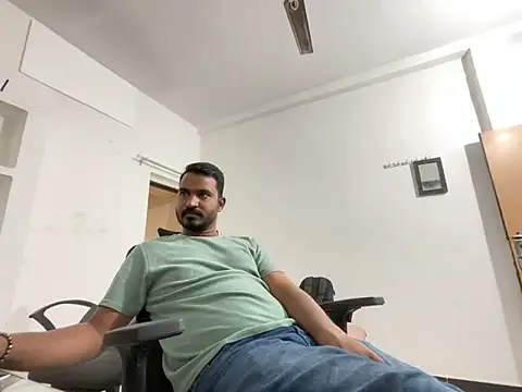 real meet girl finding in online show from December 4, 2024, 5:38 am