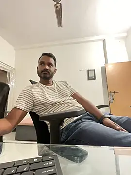 real meet girl finding in online show from December 10, 2024, 11:32 am