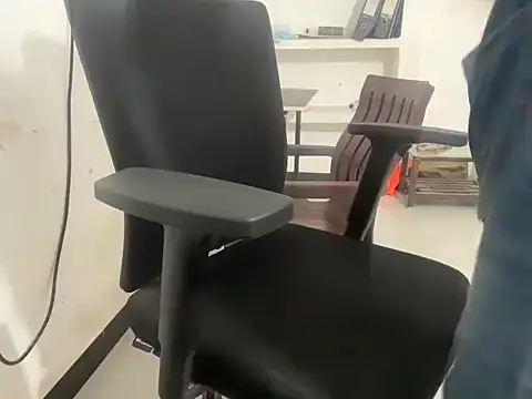 real meet girl finding in online show from March 13, 2026, 10:33 am