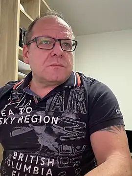 coupleLatinaLovers online show from October 30, 2025, 6:04 am