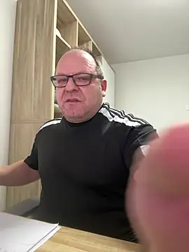 coupleLatinaLovers online show from January 19, 2026, 8:18 am