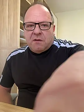 coupleLatinaLovers online show from February 13, 2026, 9:38 am