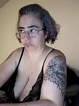 Snapshot of GraceHenderson chatting on December 27, 2024, 1:00 am GraceHenderson online show from December 27, 2024, 1:00 am