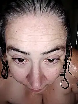 Snapshot of GraceHenderson chatting on October 4, 2025, 4:32 am GraceHenderson online show from October 4, 2025, 4:32 am