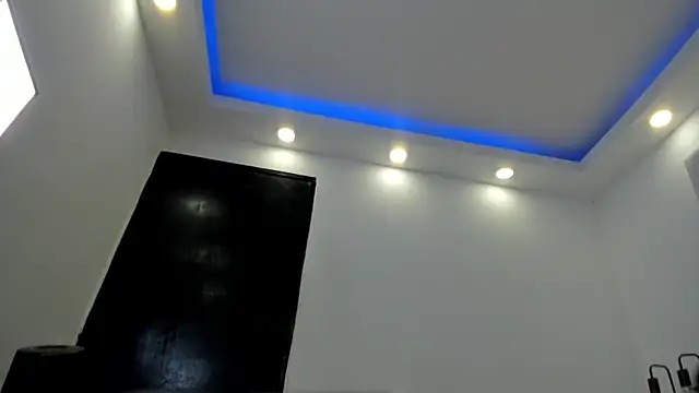 chloe zulay online show from February 9, 2026, 3:21 am