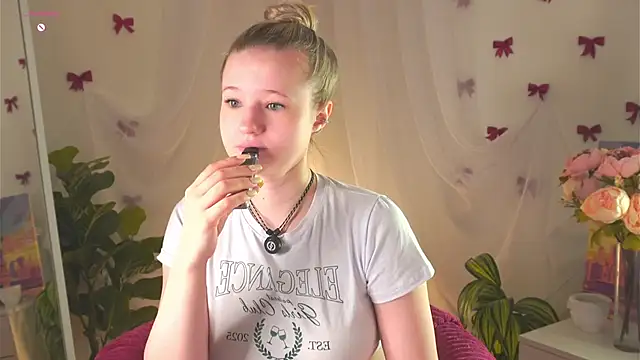 MaydaFoulk online show from April 18, 2026, 1:20 am