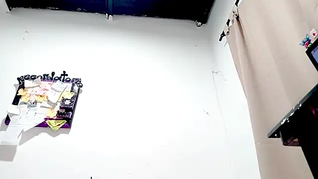 PetiteIvoryQueen19 online show from October 13, 2025, 3:28 am