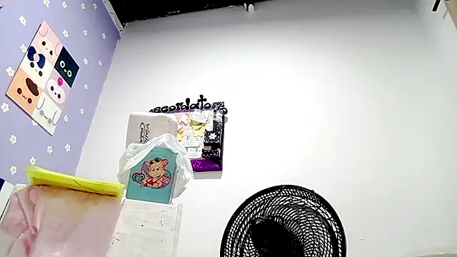 PetiteIvoryQueen19 online show from March 16, 2026, 1:11 am