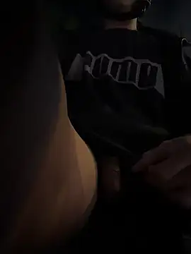 Snapshot of frnk30151 chatting on October 29, 2025, 12:40 pm frnk30151 online show from October 29, 2025, 12:40 pm