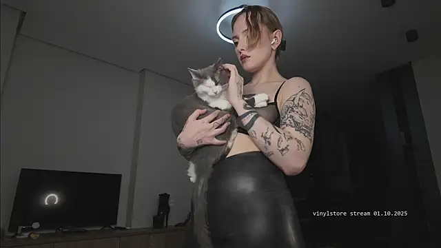 vinylstore online show from October 1, 2025, 5:30 pm