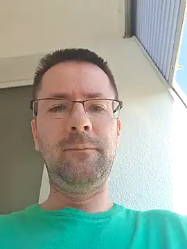 riskybusiness9090 online show from April 18, 2026, 12:42 pm