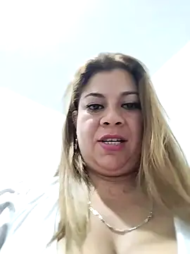 Laura-Hernandez online show from February 26, 2025, 2:57 pm