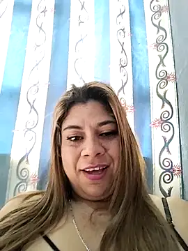 Laura-Hernandez online show from September 11, 2025, 3:01 pm