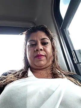 Laura-Hernandez online show from December 22, 2025, 3:20 pm