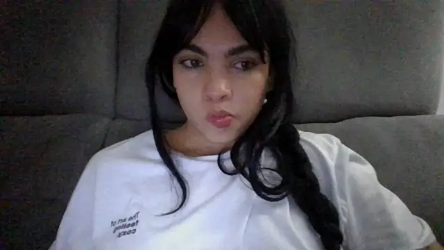 Snapshot of Kiri_Cutee chatting on December 5, 2024, 8:33 am Kiri Cutee online show from December 5, 2024, 8:33 am