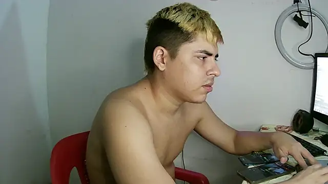 Snapshot of CARKIS-69 chatting on January 21, 2025, 7:04 am CARKIS-69 online show from January 21, 2025, 7:04 am